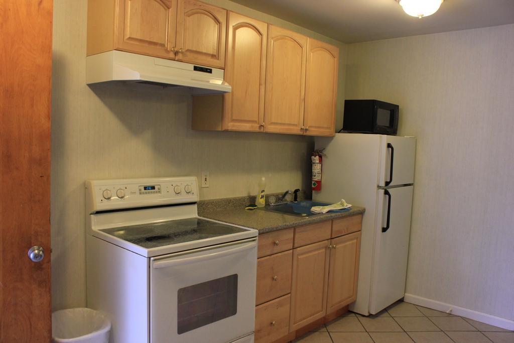 Heidi'S Inn Brewster Bilik gambar