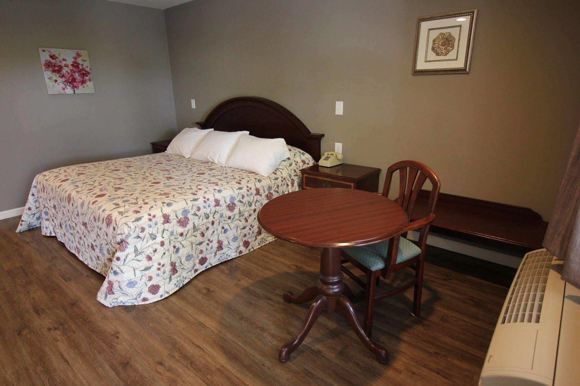 Heidi'S Inn Brewster Luaran gambar